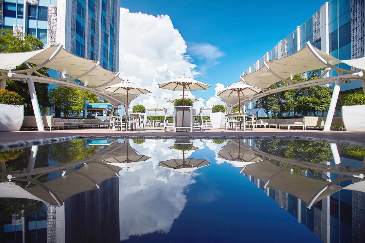 Crimson Hotel Filinvest City, Manila Muntinlupa City Exterior foto The pool at the Ritz-Carlton, South Beach