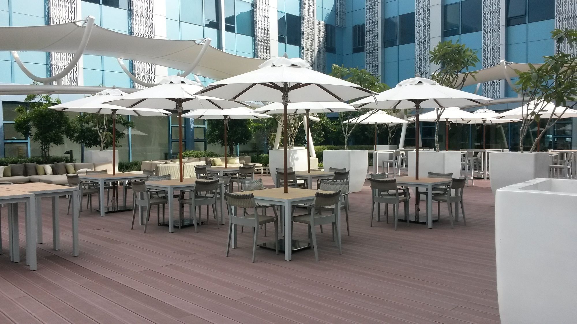 Crimson Hotel Filinvest City, Manila Muntinlupa City Exterior foto The Deck